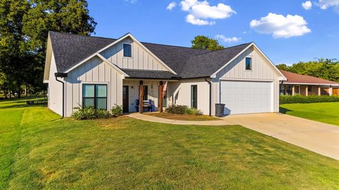 Photo of 205 Edgewater Drive, Livingston, TX 77351 (MLS # 82313242)