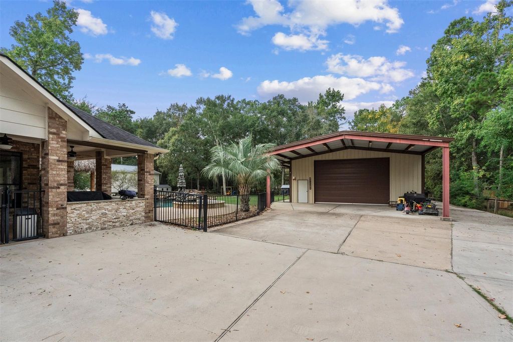 Photo of 314 Highpoint Crossing, Huffman, TX 77336 (MLS # 27433418)