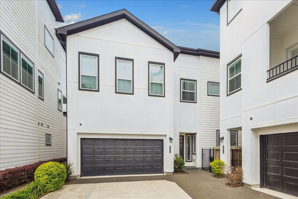 Photo of 2804 Grand Fountains Drive #B, Houston, TX 77054 (MLS # 45785232)