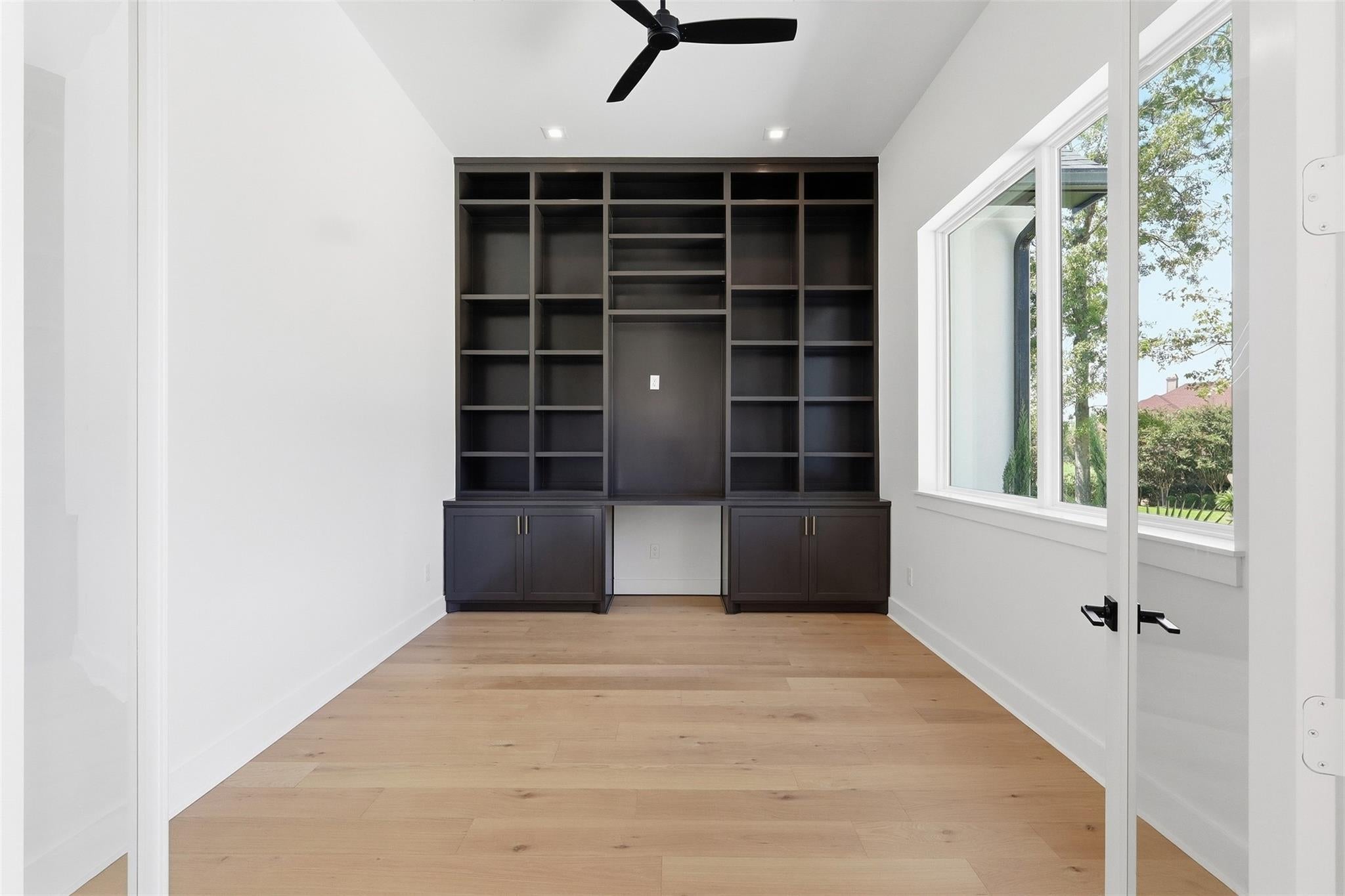 339 W Shore Lane