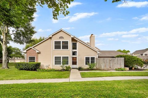 Townhouse For Sale - 16538 Holly Trail Drive<br/> Houston, TX 77058