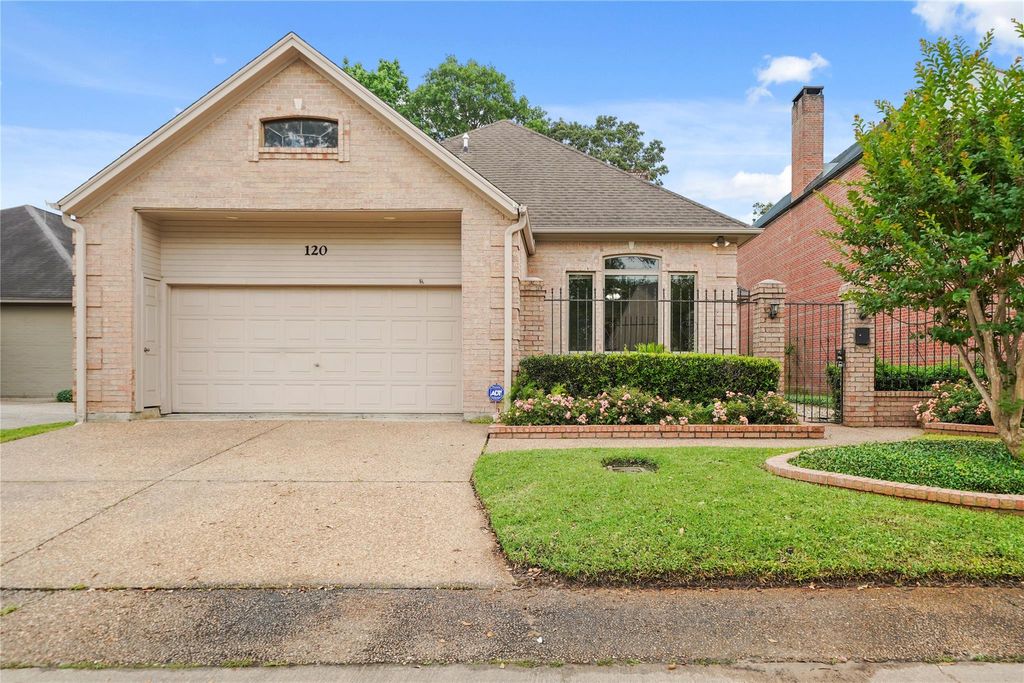 Photo of 120 Summerwood Street, Beaumont, TX 77706 (MLS # 58448481)