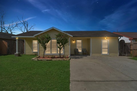 Photo of 1404 Briarwood Drive, Pasadena, TX 77502 (MLS # 28185159)