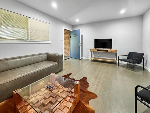 Photo of 1405 Hyde Park Blvd #3, Houston, TX 77006 (MLS # 58058784) Photo of 1405 Hyde Park Blvd #3, Houston, TX 77006 (MLS # 58058784)