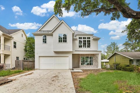 Photo of 1050 W 42nd Street, Houston, TX 77018 (MLS # 70071479)