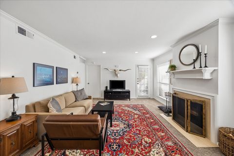 Photo of 1601 S Shepherd Drive #216, Houston, TX 77019 (MLS # 27290942)