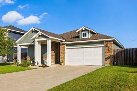 Photo of 339 Brushy Creek, Victoria, TX 77904 (MLS # 61913282)
