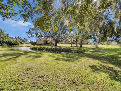 Photo of 155 Horse Shoe Trail, Angleton, TX 77515 (MLS # 62573086)