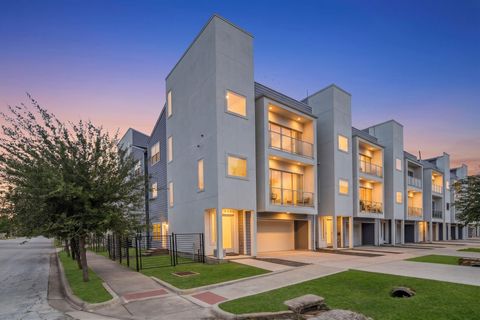 Photo of 3303 Baron Street, Houston, TX 77020 (MLS # 81240002)