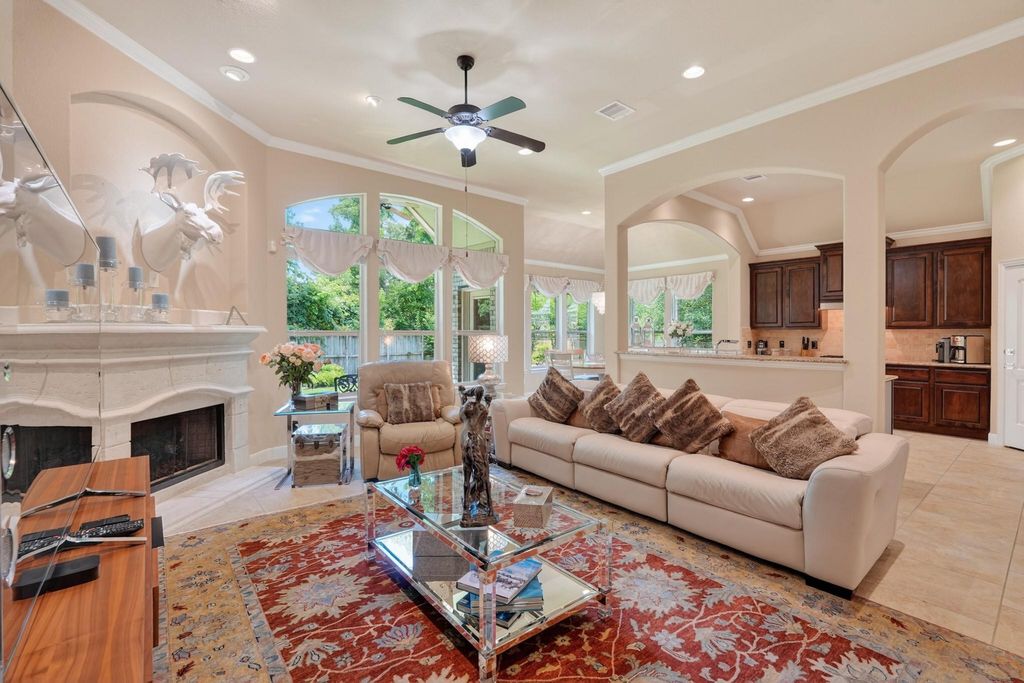 Photo of 55 S Victoriana Circle, Spring, TX 77389 (MLS # 70758536)