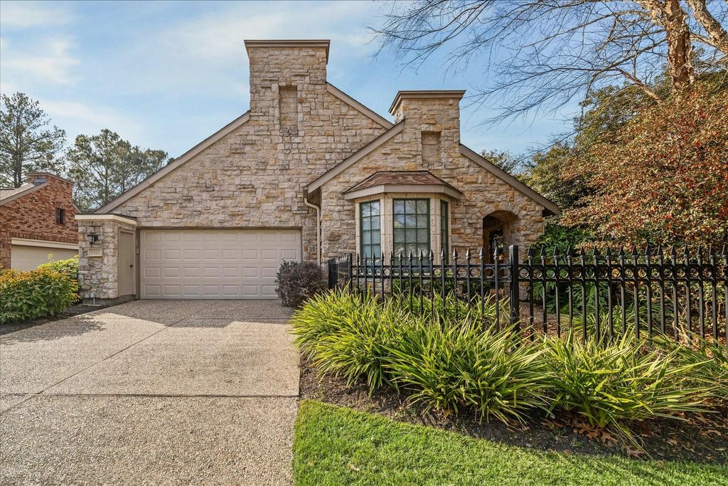 Photo of 1315 Avon Way, Kingwood, TX 77339 (MLS # 54473754)