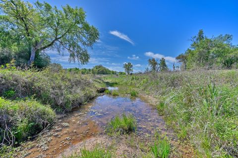 Photo of 32 Fm 3371, Groesbeck, TX 76642 (MLS # 20851640)