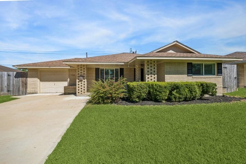 Photo of 1214 W 31st Street, Houston, TX 77018 (MLS # 10214370)