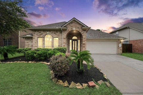 Photo of 2412 Appian Way, Pearland, TX 77584 (MLS # 15001548)