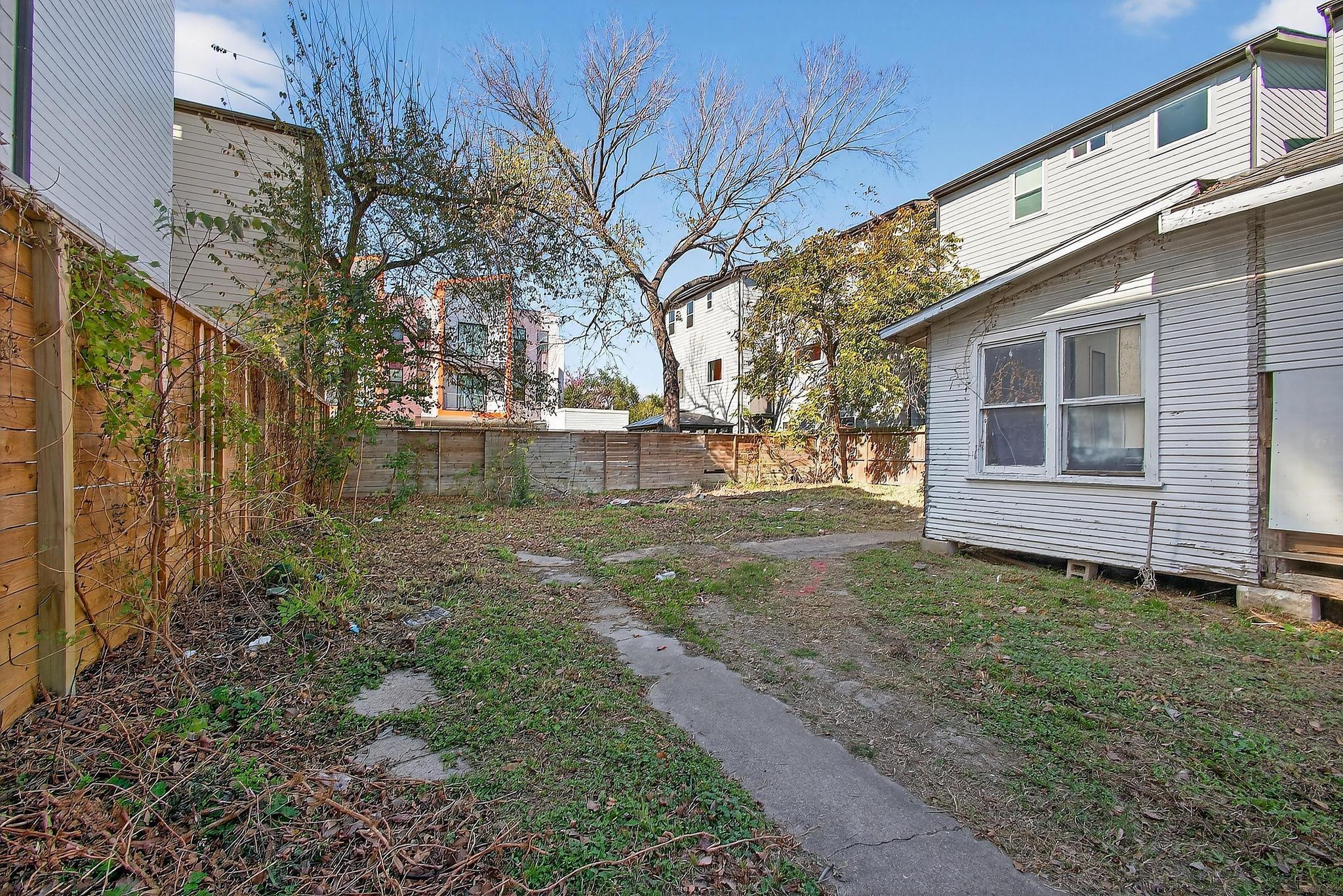 3106 Live Oak Street
