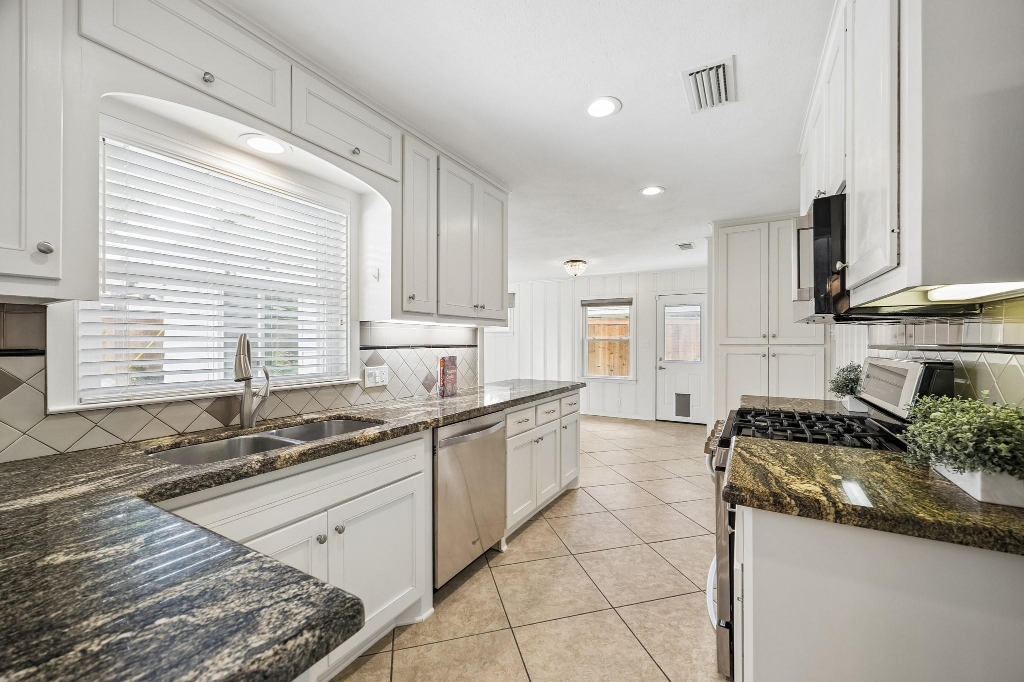 2202 Lazybrook Drive