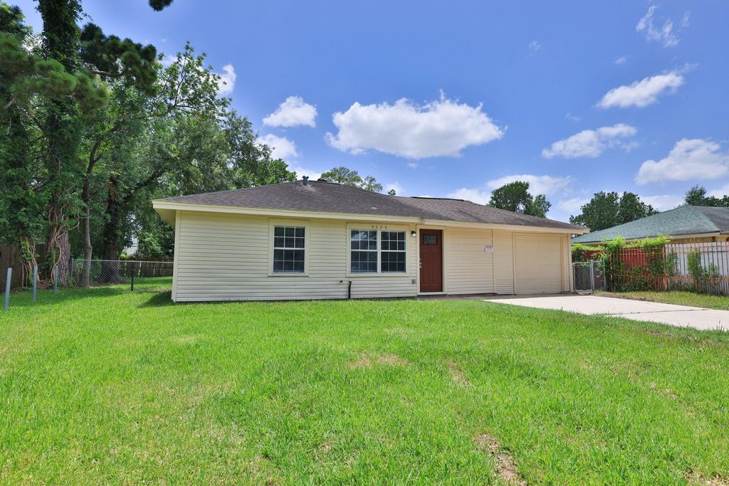 Photo of 9026 Lake Forest Boulevard, Houston, TX 77078 (MLS # 85816485)