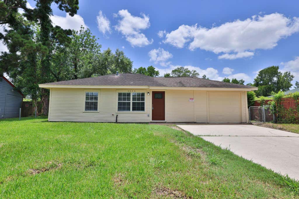 Photo of 9026 Lake Forest Boulevard, Houston, TX 77078 (MLS # 85816485)
