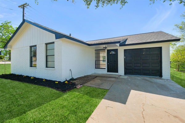 221 N BARON ST, BELLVILLE, TX 77418 - Image b7739d67fade8a1a6f6c8081d05dcfbd/477834141