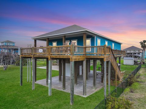 Photo of 866 Wommack Dr, Crystal Beach, TX 77650 (MLS # 72606007)