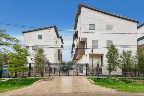 Homes For Sale - 1034 W 17th Street #B<br/> Houston, TX 77008