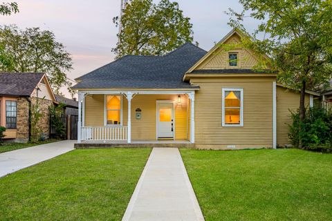 Photo of 4321 Sycamore Street, Dallas, TX 75204 (MLS # 6390964)