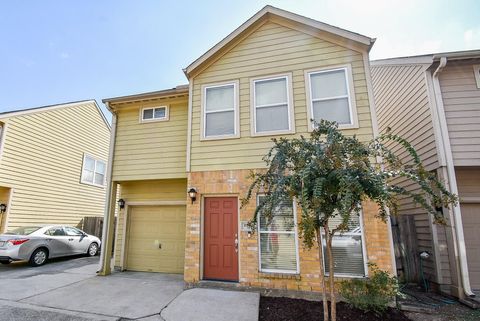Photo of 2202 Naomi Street #3, Houston, TX 77054 (MLS # 90049360) Photo of 2202 Naomi Street #3, Houston, TX 77054 (MLS # 90049360)