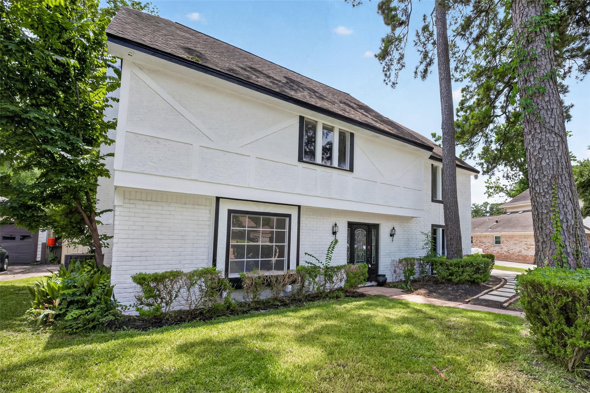 1123 Suwanee Lane