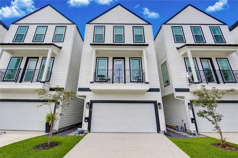 Photo of 4710 Brinkman Street, Houston, TX 77018 (MLS # 82931212)