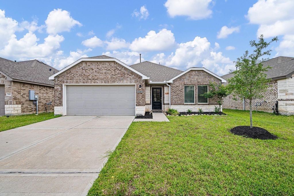 Photo of 5315 Latigo Court, Alvin, TX 77511 (MLS # 30871199)