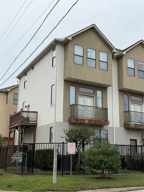 Photo of 2300 Union Street #2300A, Houston, TX 77007 (MLS # 18798785)