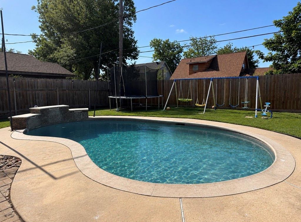 Photo of 1608 Parkside Dr DR, Pasadena, TX 77502 (MLS # 79590952)