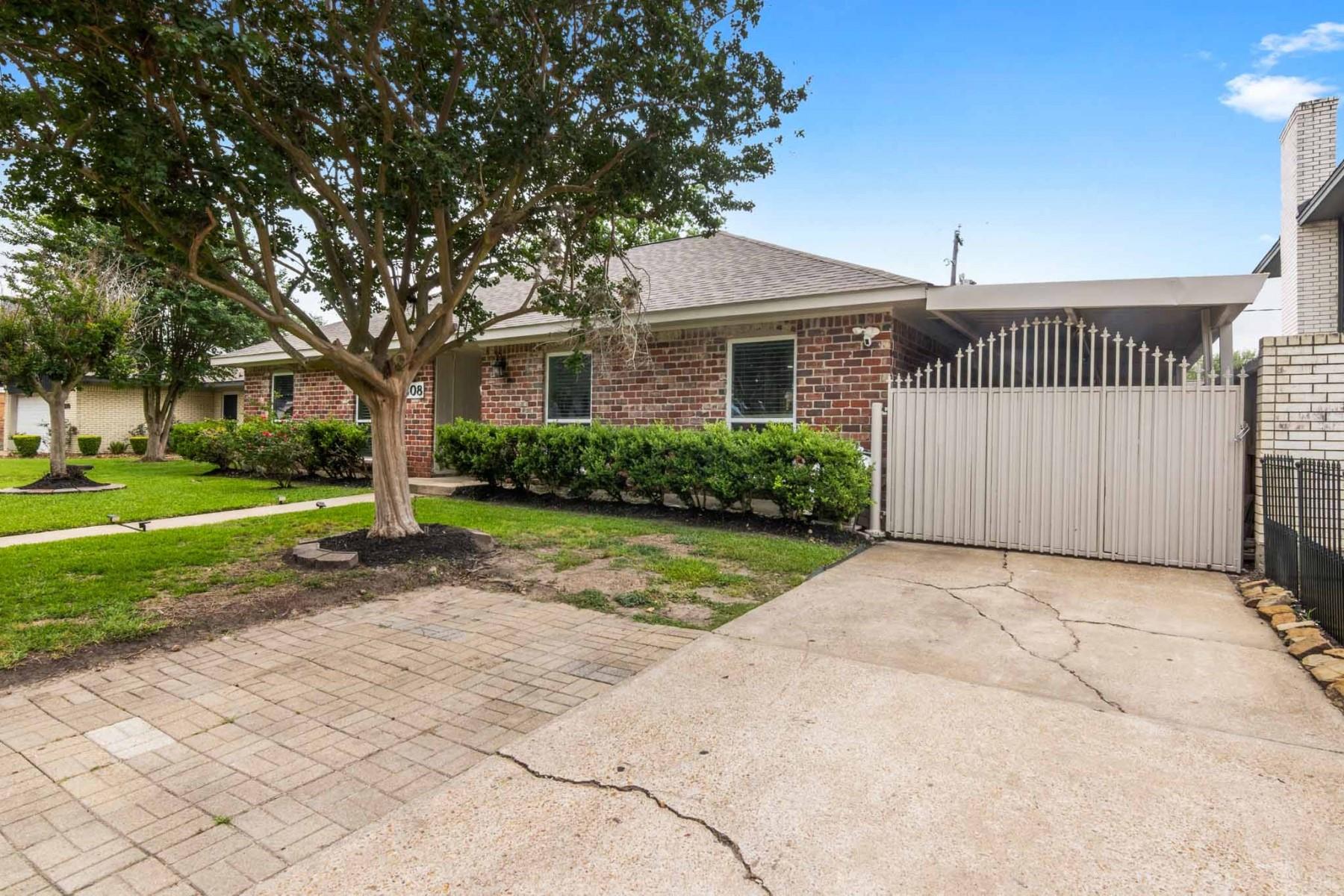 1608 Parkside Dr
