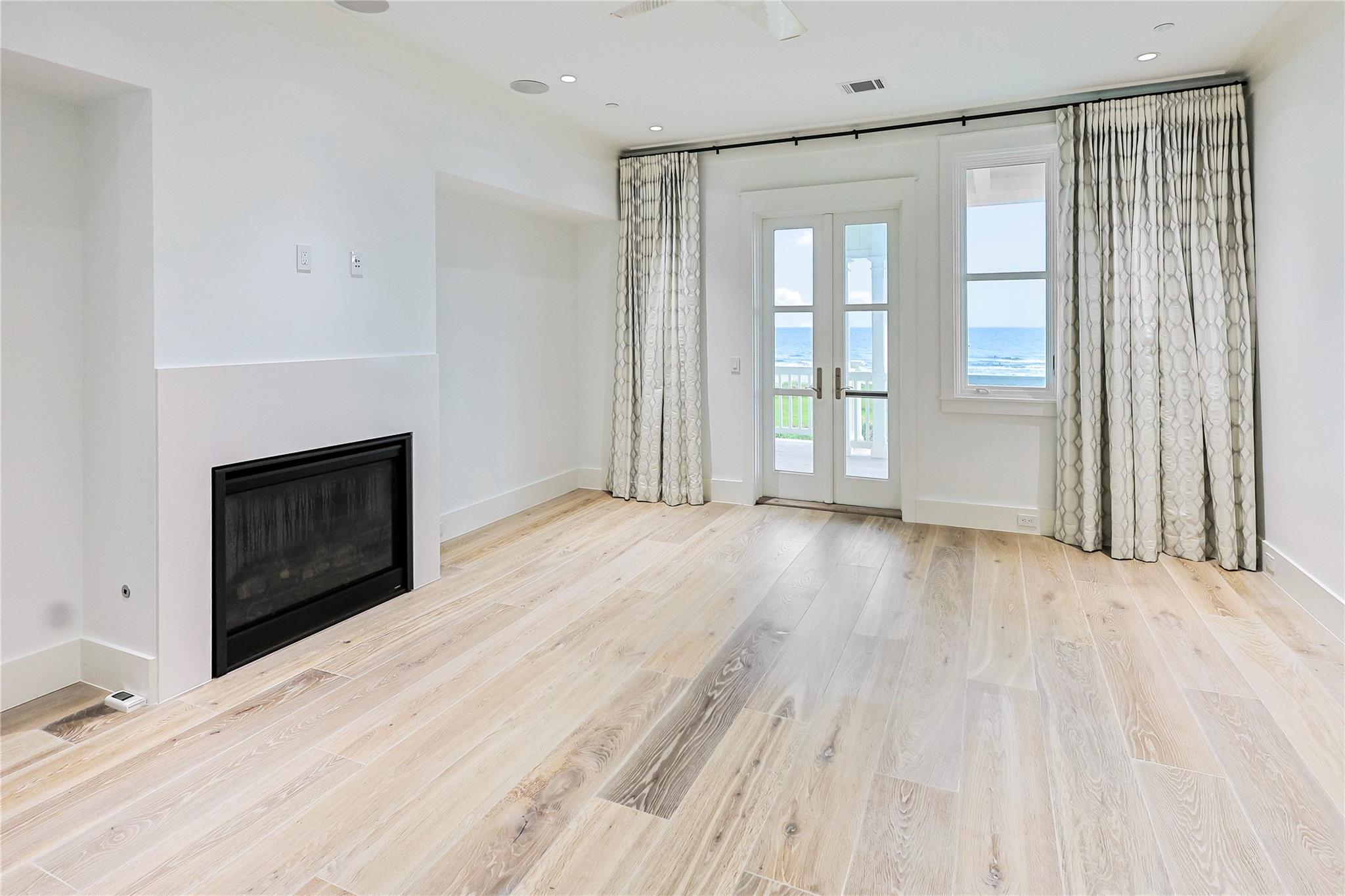 2425 E Seaside Drive