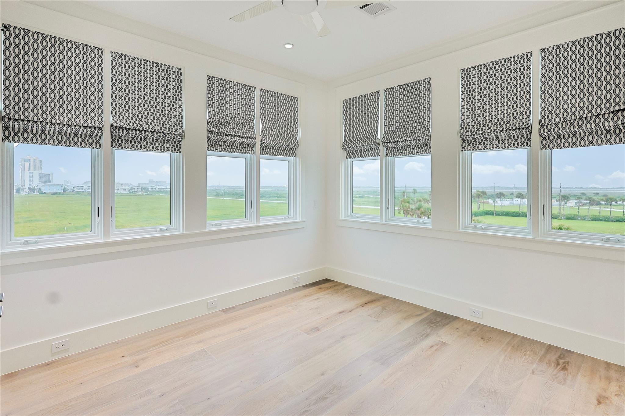 2425 E Seaside Drive