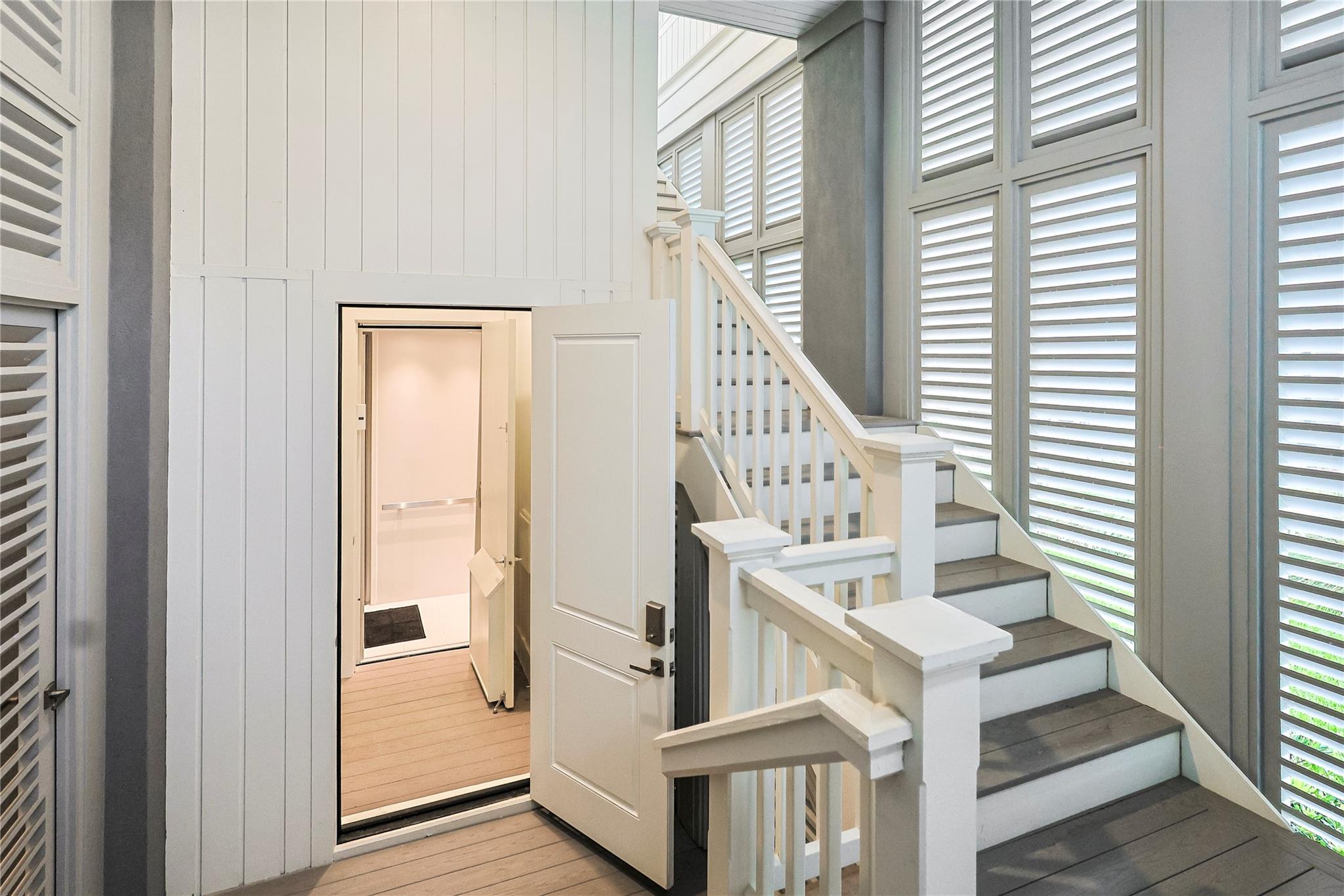 2425 E Seaside Drive