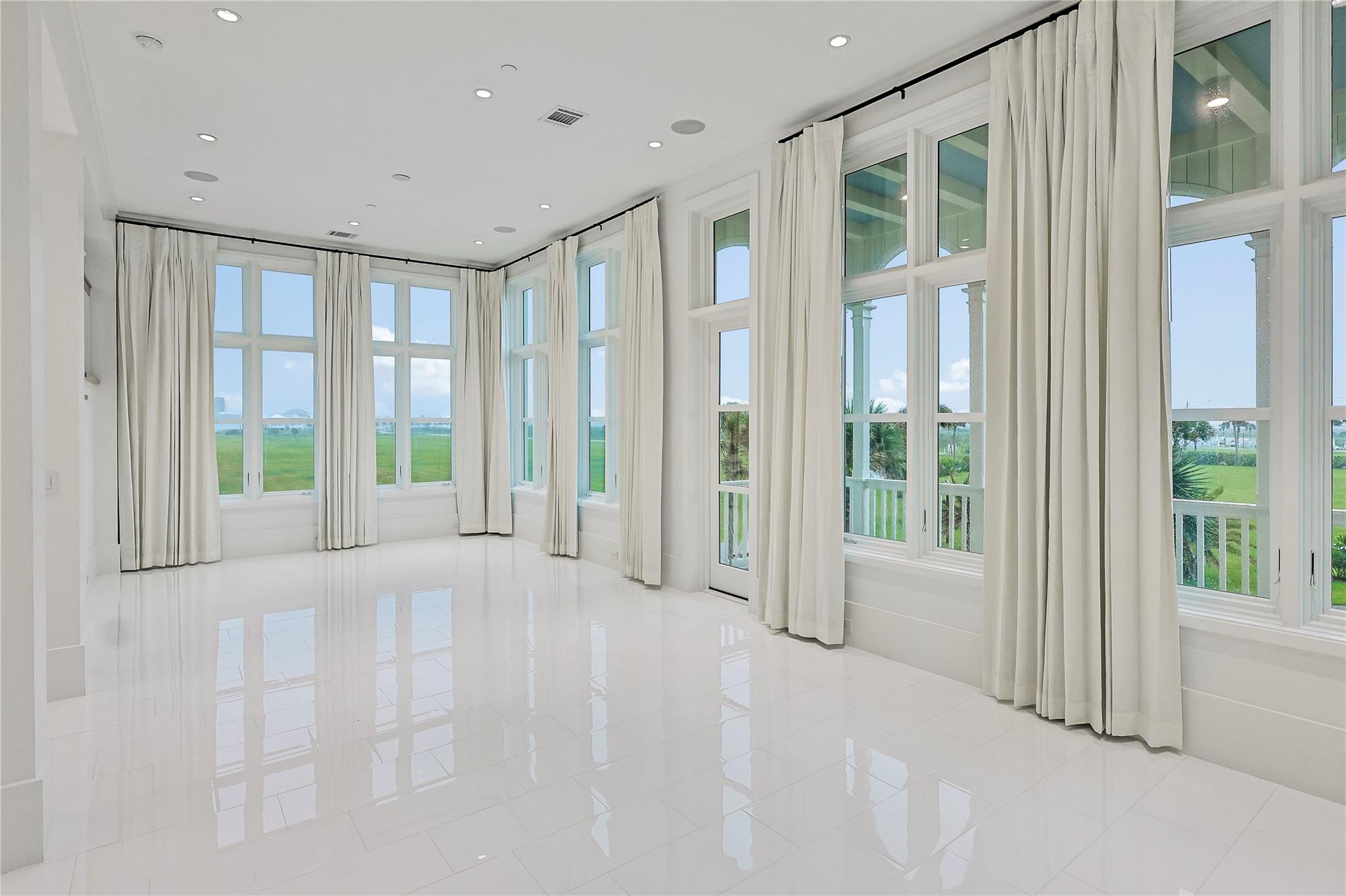 2425 E Seaside Drive