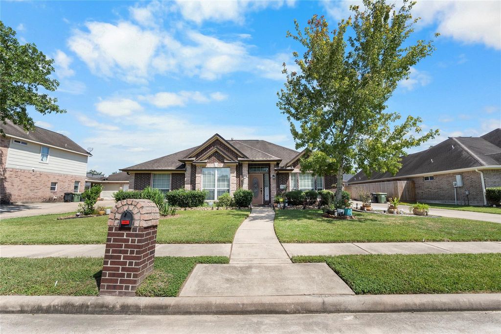 Photo of 1107 Barkly Court, Pearland, TX 77581 (MLS # 69425163)