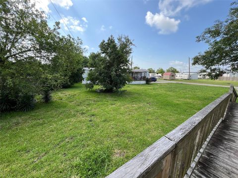 Photo of 114 Dolphin Harbor N, Baytown, TX 77523 (MLS # 75848441)