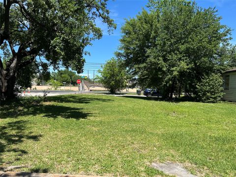 4702 Stonewall Street Houston TX 77020