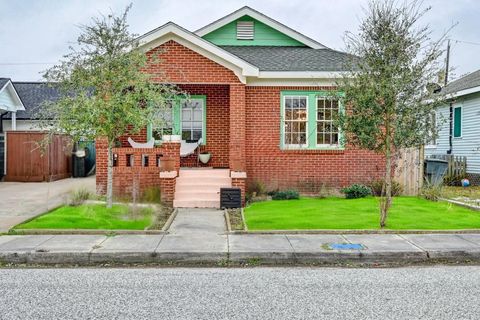 Photo of 3715 Avenue S 1/2, Galveston, TX 77550 (MLS # 24881077)
