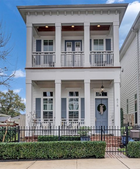 Homes For Sale - 616 W 26th Street<br/> Houston, TX 77008