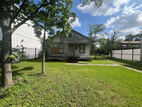 Photo of 1210 Lindale Street, Houston, TX 77022 (MLS # 86013218)