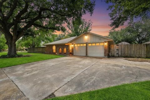 Photo of 3930 Tumbleweed Lane, Baytown, TX 77521 (MLS # 72545207)