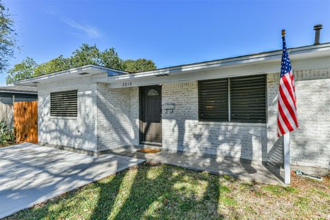 Photo of 2010 15th Avenue N, Texas City, TX 77590 (MLS # 6204195)