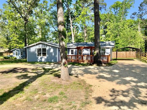 Photo of 172 Pine Needle St St, Onalaska, TX 77360 (MLS # 58204576)