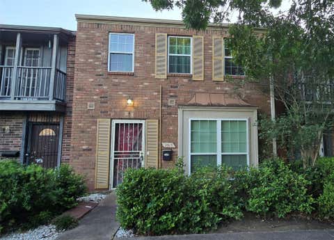 Townhouse For Sale - 7913 Grove Ridge Drive<br/> Houston, TX 77061