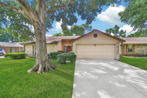 Photo of 2820 Sugar Wood Drive, League City, TX 77573 (MLS # 22479758)