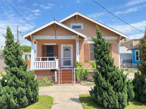 Photo of 1916 26th Street, Galveston, TX 77550 (MLS # 53125253)
