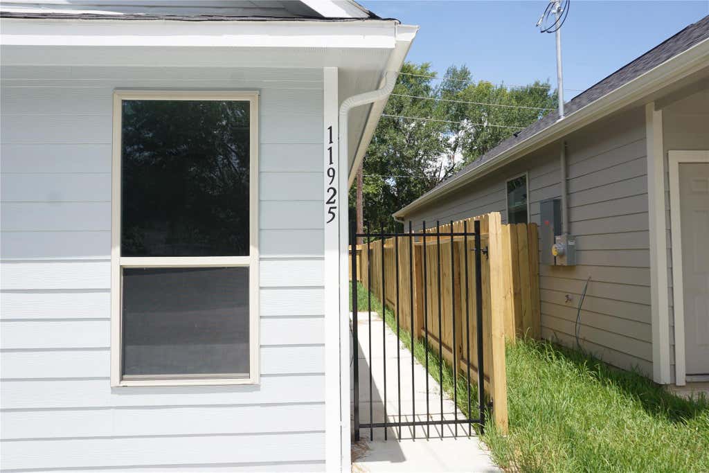 Photo of 11925 Nelwood St, Willis, TX 77318 (MLS # 37747752)